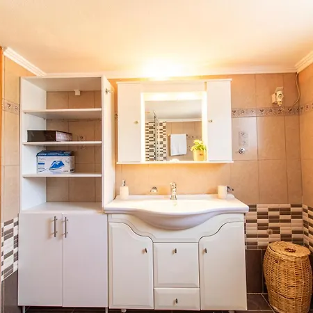 Finas Apartman Kavála